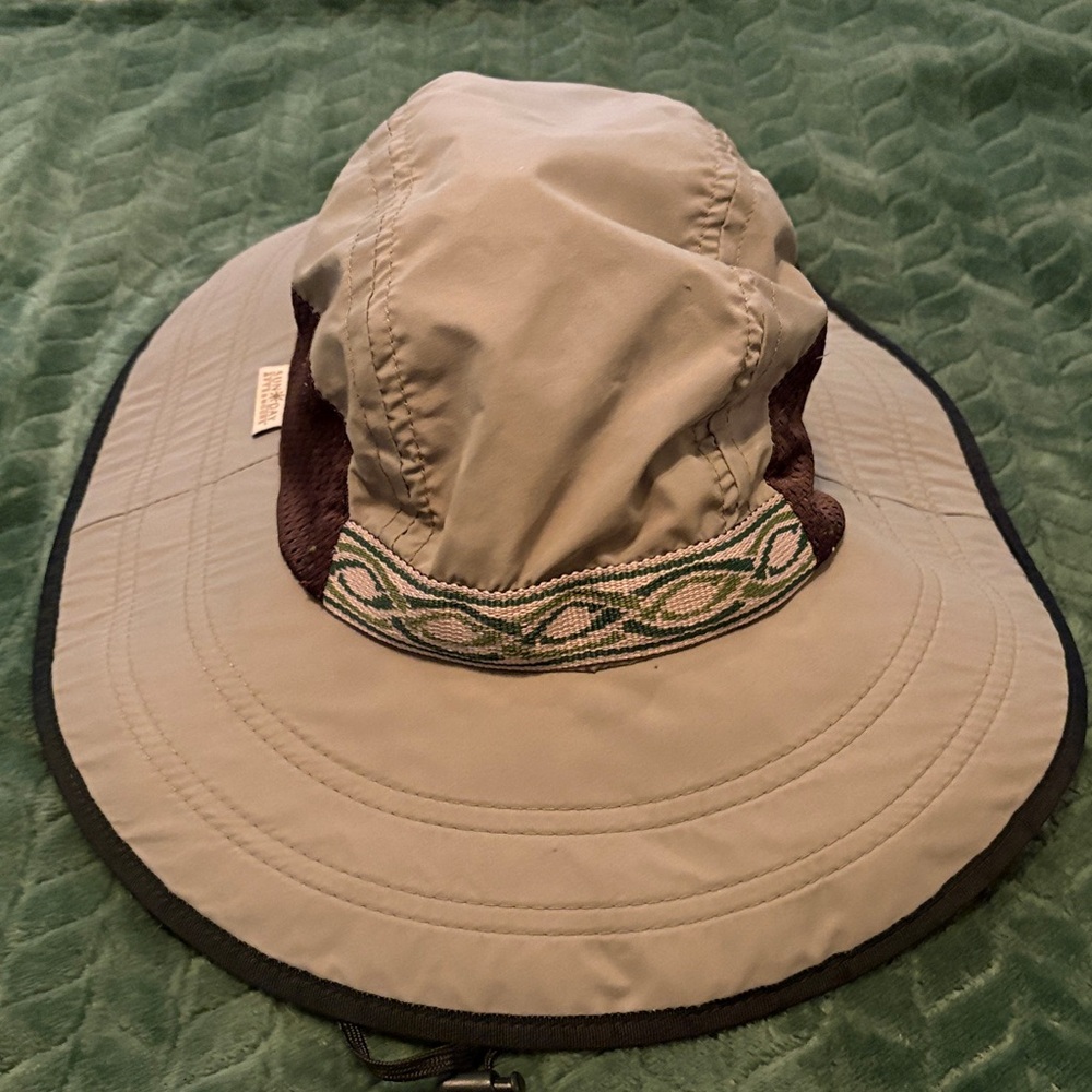 Sunday Afternoons Ventilated Hat Adjustable Chin Strap Khaki Brown Green M